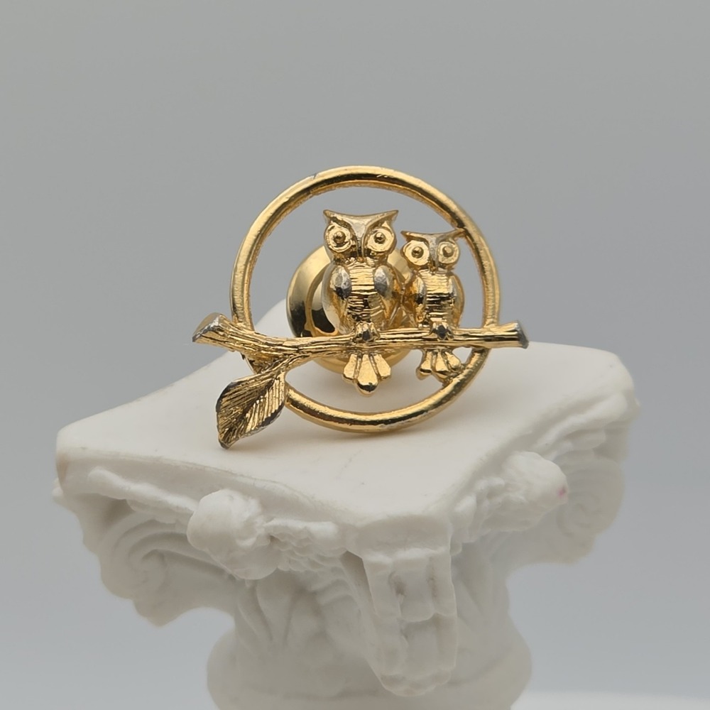 Vtg 60 Yr Old Owl Pin Brooch Tie Tack Mom Baby Owlet Birds Avon Gold Plate .75"